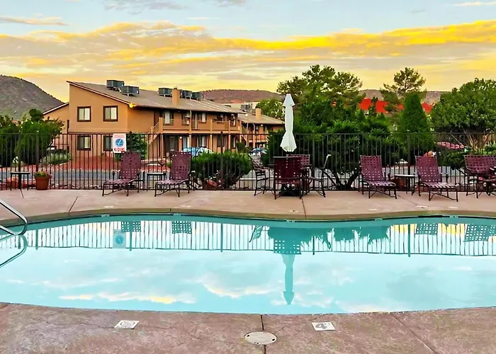 Cozy & Peaceful With Pool, Walk To Restaurants, Shops & Hiking Nearby Apartment Sedona