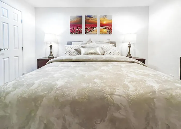 Cozy & Peaceful With Pool, Walk To Restaurants, Shops & Hiking Nearby Apartment *