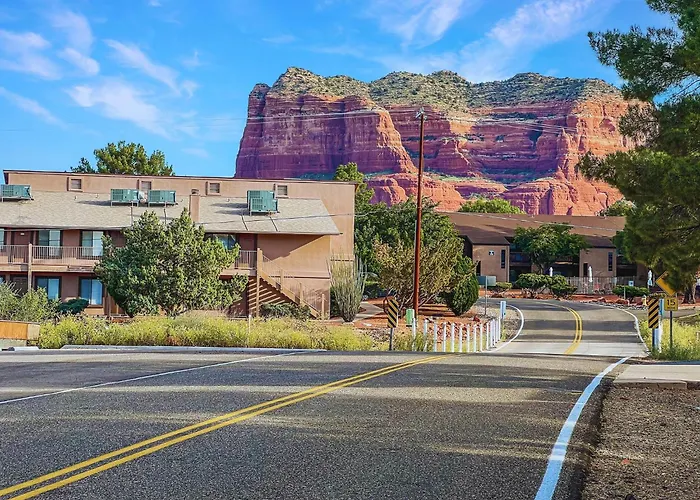 Apartment Cozy & Peaceful With Pool, Walk To Restaurants, Shops & Hiking Nearby *