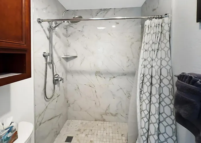 Apartment Cozy & Peaceful With Pool, Walk To Restaurants, Shops & Hiking Nearby *