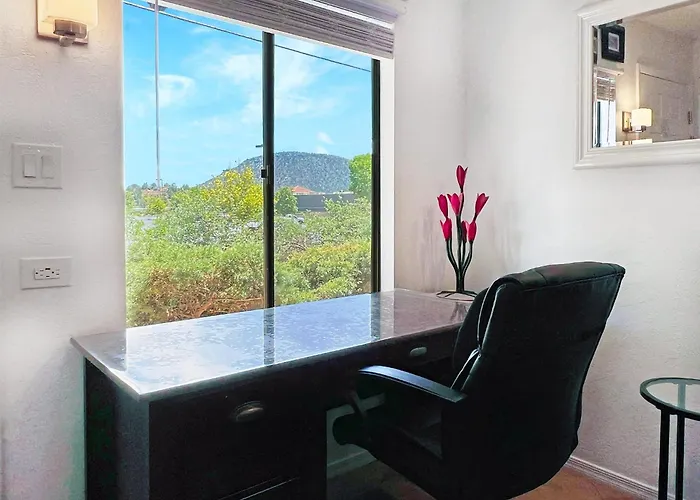Apartment Cozy & Peaceful With Pool, Walk To Restaurants, Shops & Hiking Nearby Sedona
