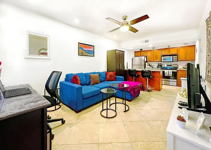 Cozy & Peaceful With Pool, Walk To Restaurants, Shops & Hiking Nearby Apartment *